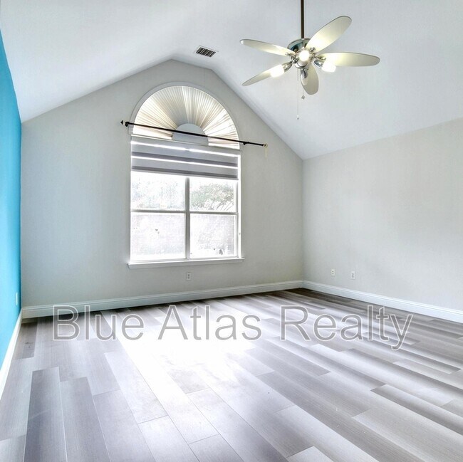 Building Photo - 2420 Elm Leaf Ln