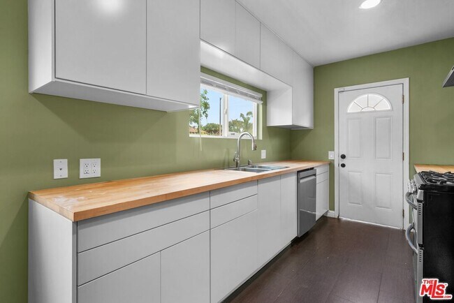 Building Photo - 8871 Gibson St