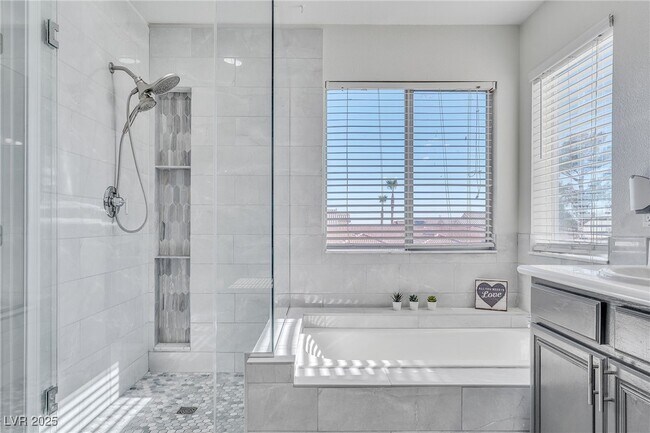 Building Photo - 9885 Shadycrest Ct