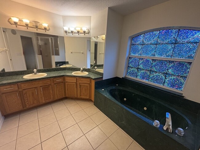 Building Photo - 3/3 Newly renovated on 3+ acres