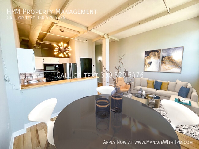 Building Photo - 1133 W 9th St