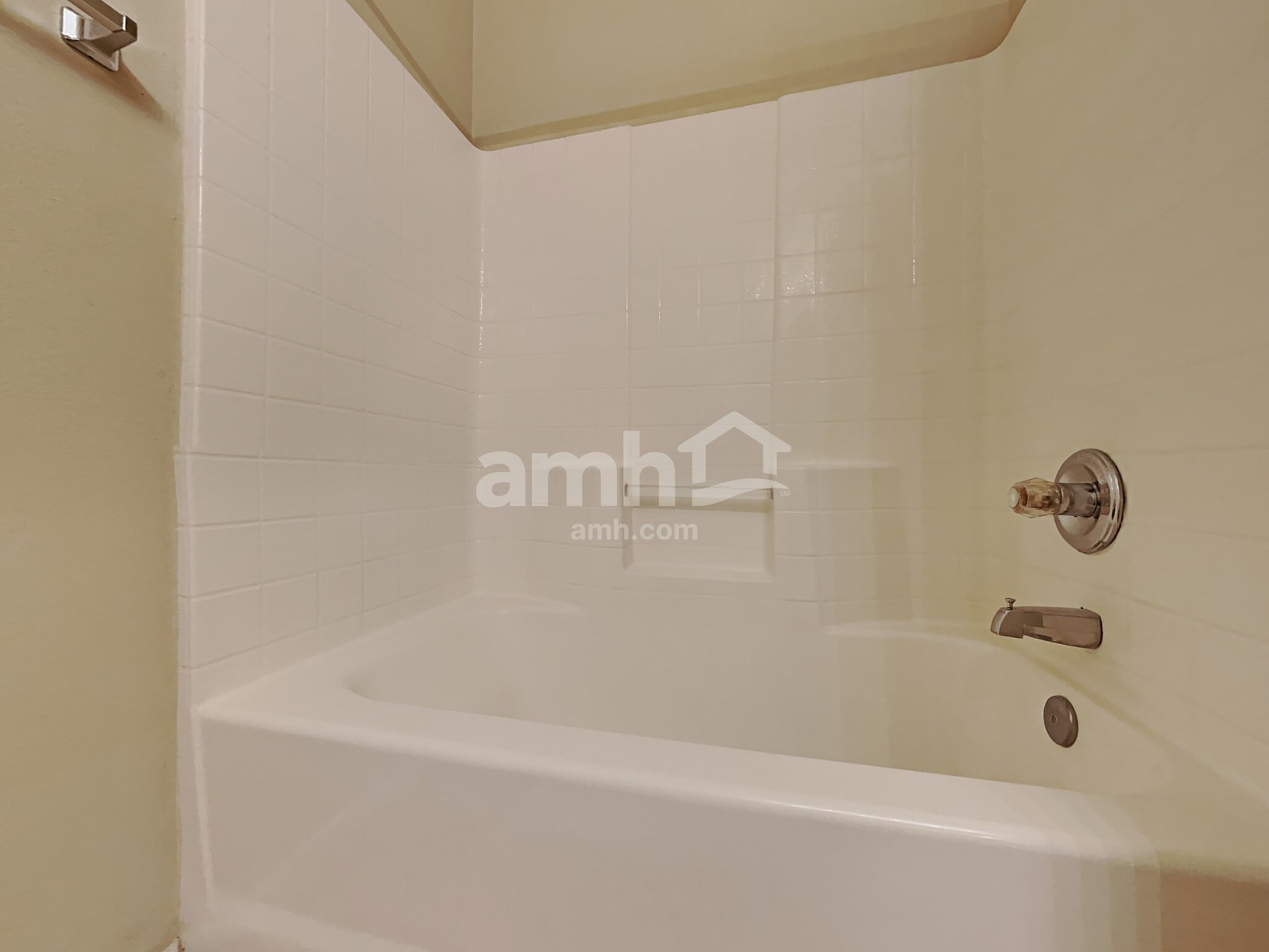 Building Photo - 2716 Peekskill Ave