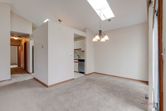 Building Photo - 614 Le Parc Cir