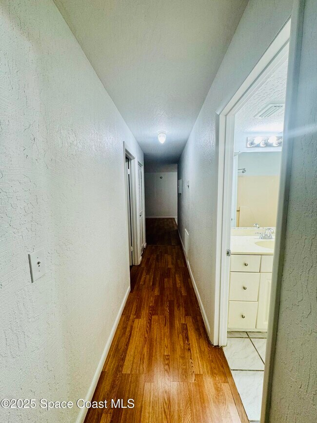 Building Photo - 2160 Forest Knoll Dr NE