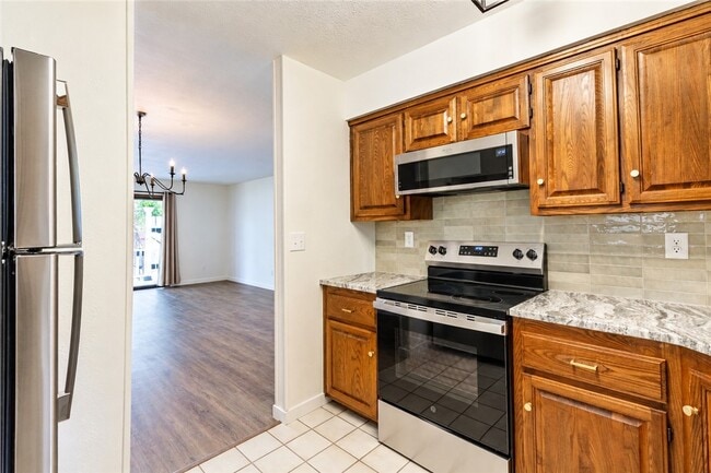 Building Photo - 25 Shakespeare Dr