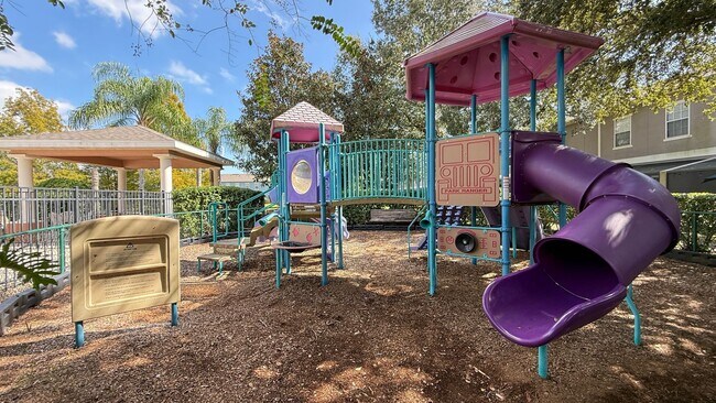 Building Photo - Spacious 4-Bed, 3-Bath End Unit Townhome w...