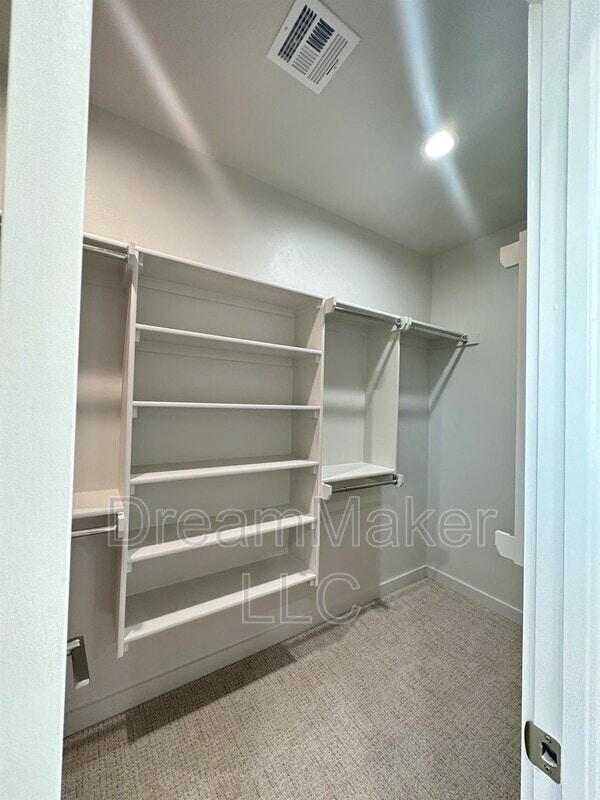 Building Photo - 2815 Clifton Ter