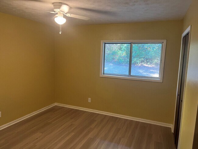 Building Photo - 163 Old Norton Rd