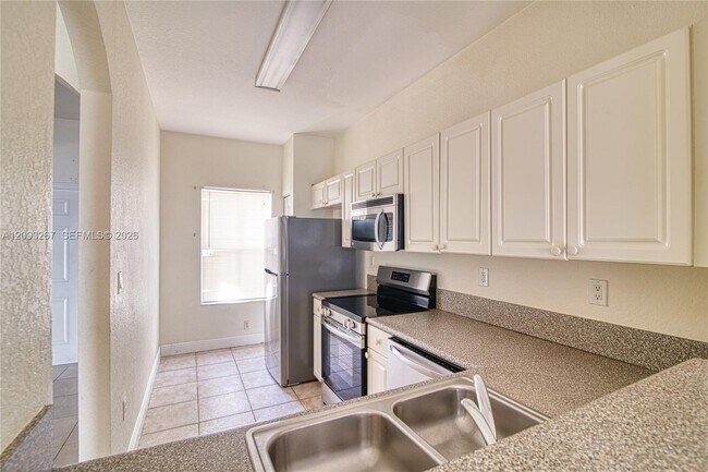 Building Photo - 4928 SW 140th Terrace