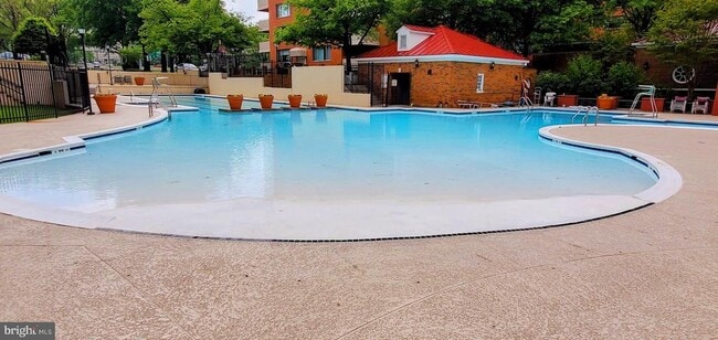 Building Photo - 1011 Arlington Blvd