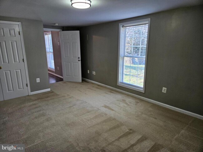 Building Photo - 9296 Hillis Ct