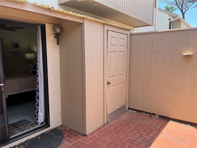 Building Photo - 650 Bird Bay Cir