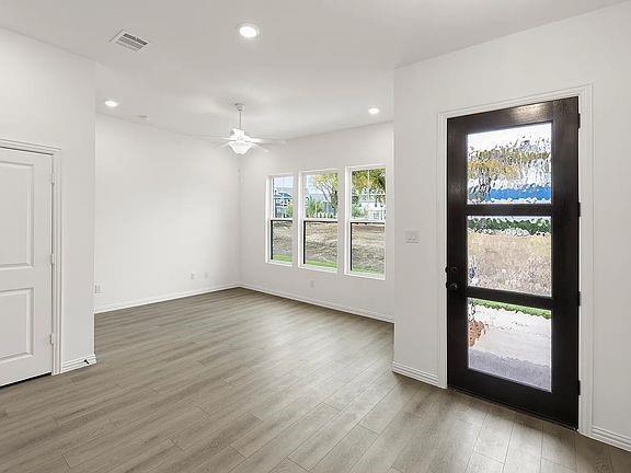 Building Photo - 713 Kerrville Ln