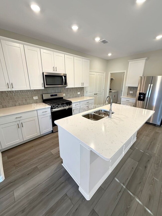 Building Photo - 614 Clover Crk Dr