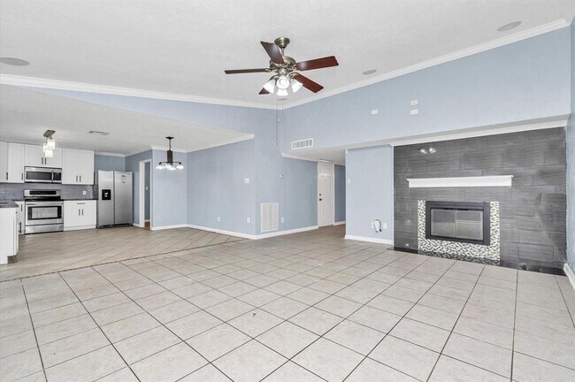 Building Photo - 18215 Navajo Trail Dr