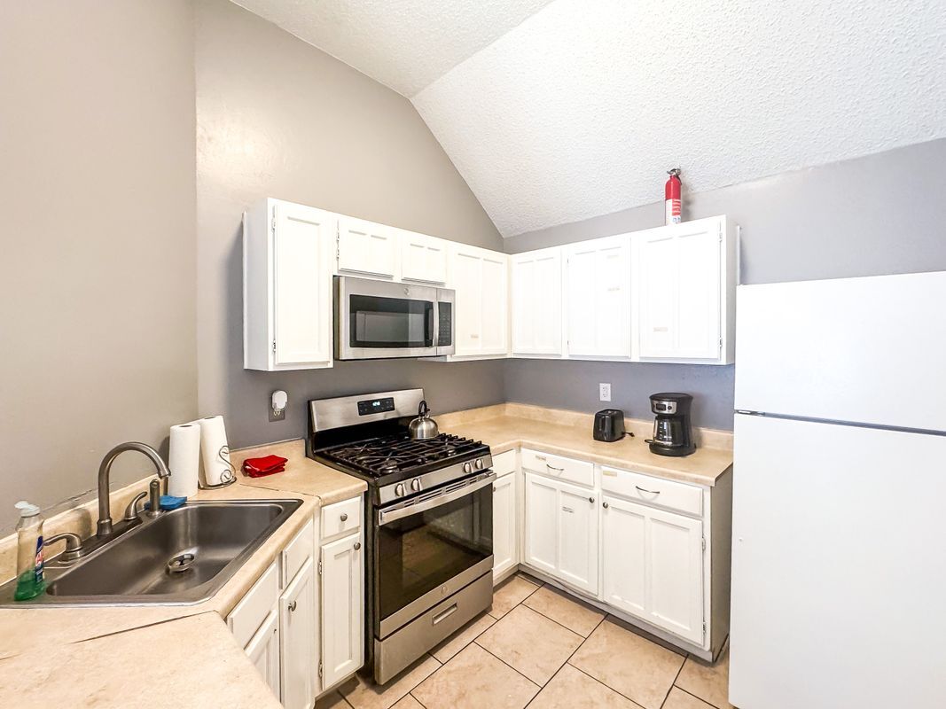 Building Photo - 18579 N Lyford Dr