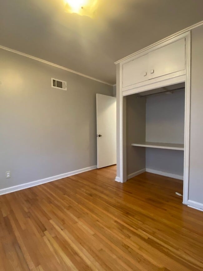 Building Photo - 3 bedroom House