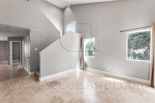 Building Photo - Large 4 Bed/3 Bath Home with an Incredible View!