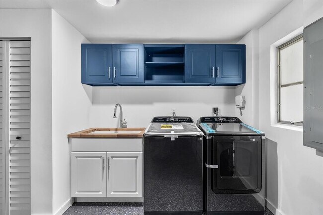 Building Photo - 2306 S San Jose Cir