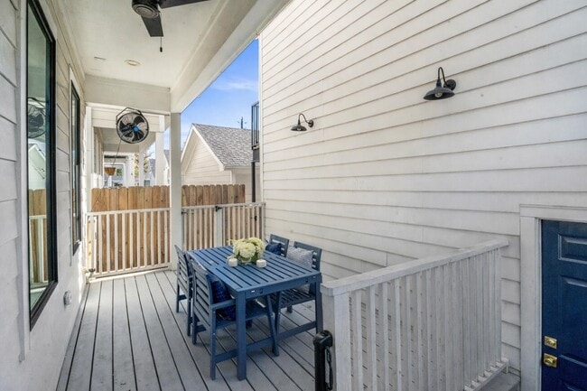 Building Photo - 726 E 28th St