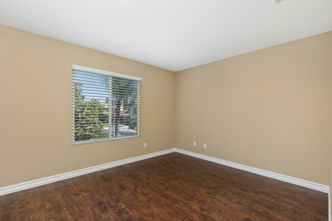 Building Photo - Paseo Del Sol, 5 br/3 ba House, 2-Story, 3 car gar, yard, corner house, gardener, granite, hardwo...