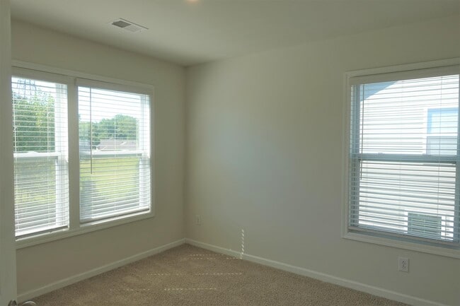Building Photo - 409 Yellow Fox Rd