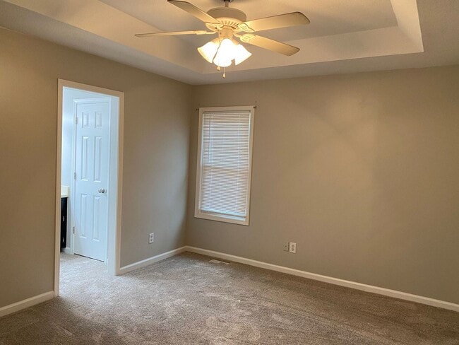 Building Photo - Beautifully Updated 3 Bed/2 Bath Home with...