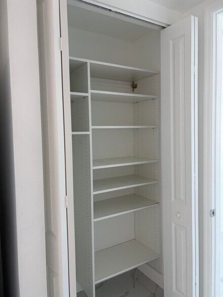 Building Photo - 403 S Sapodilla Ave