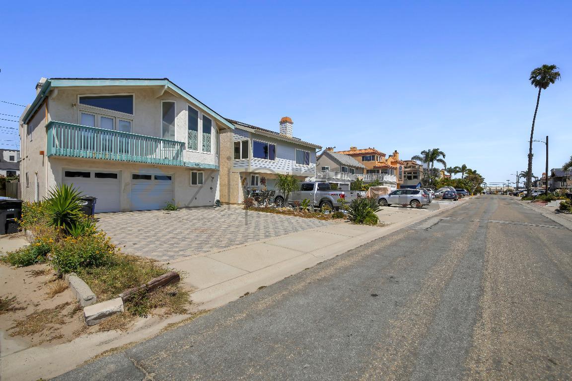 Building Photo - 265 Hollywood Blvd