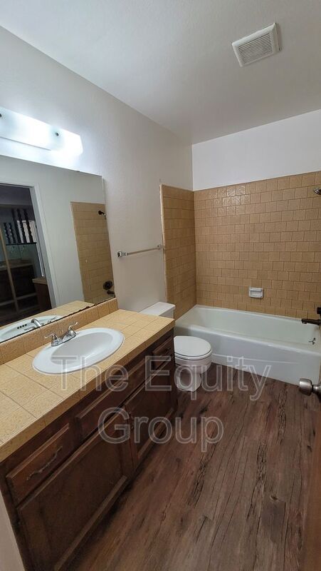 Building Photo - 5804 W Robinwood Ave