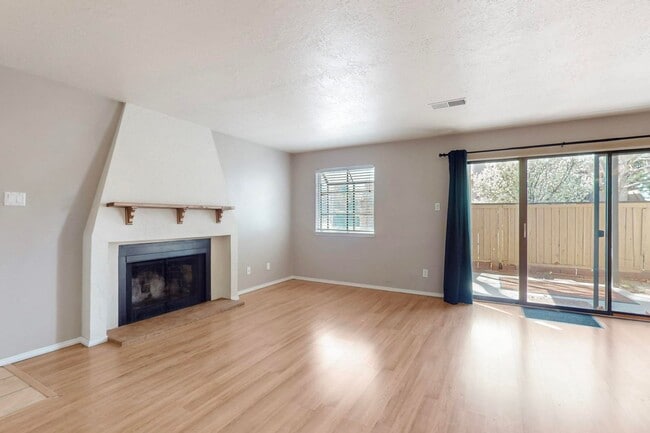 Building Photo - NE well located  Two Bedroom Condo.