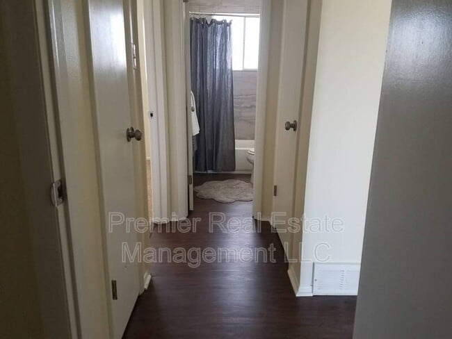 Building Photo - 4476 E Bails Pl