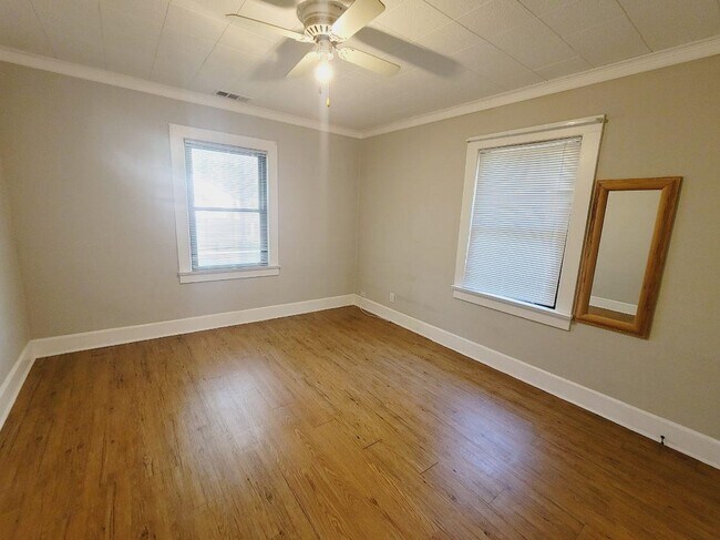 Building Photo - 526 N Adams St