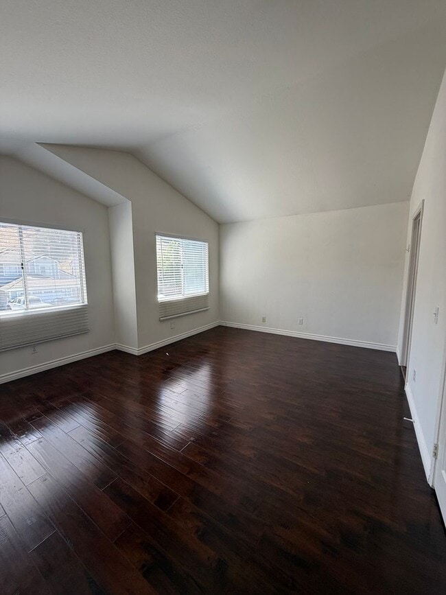 Building Photo - 3073 Lamplighter St