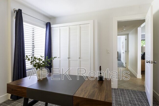 Building Photo - 1050 Ramon Rd