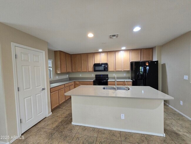 Building Photo - 256 N Scott Dr