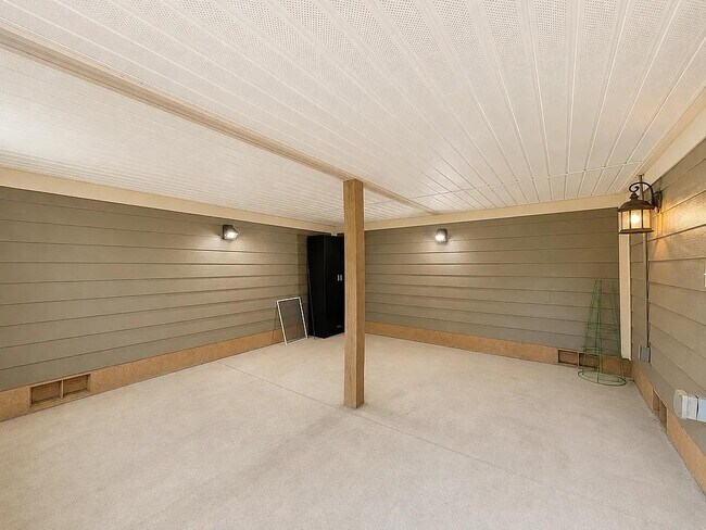 Building Photo - 128 Fox Farm Way