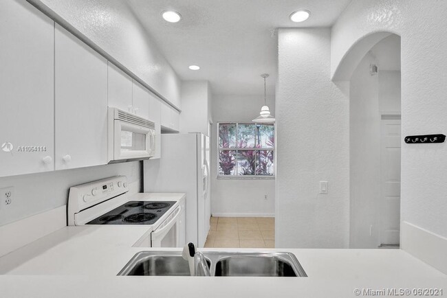 Building Photo - 2613 SW 83rd Terrace
