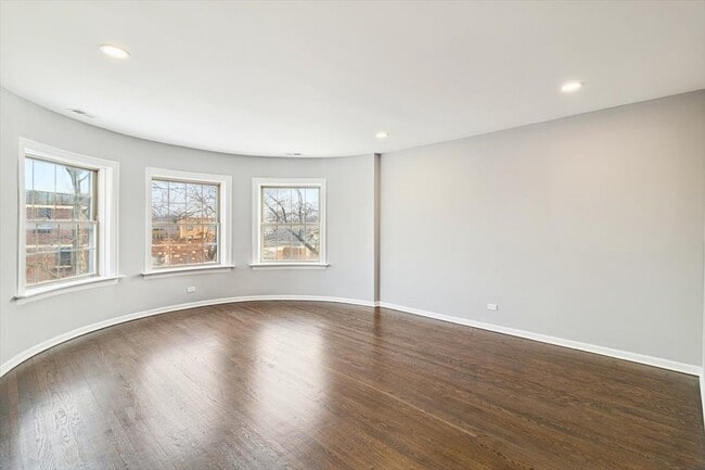 Building Photo - 6224 N Albany Ave