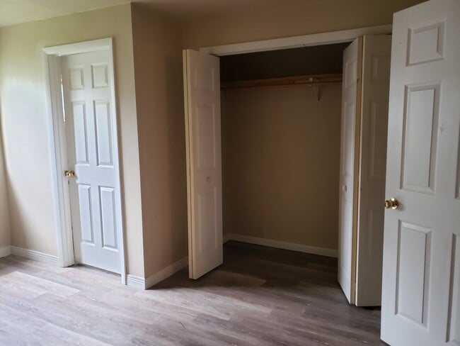 Building Photo - 912 S 4th Ave