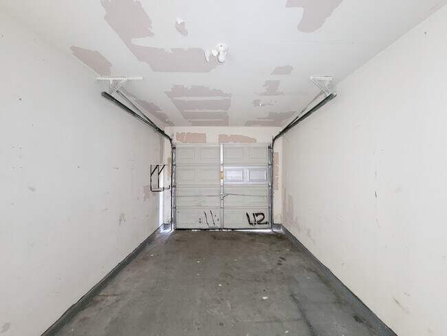 Building Photo - 10059 Emerald Creek Dr