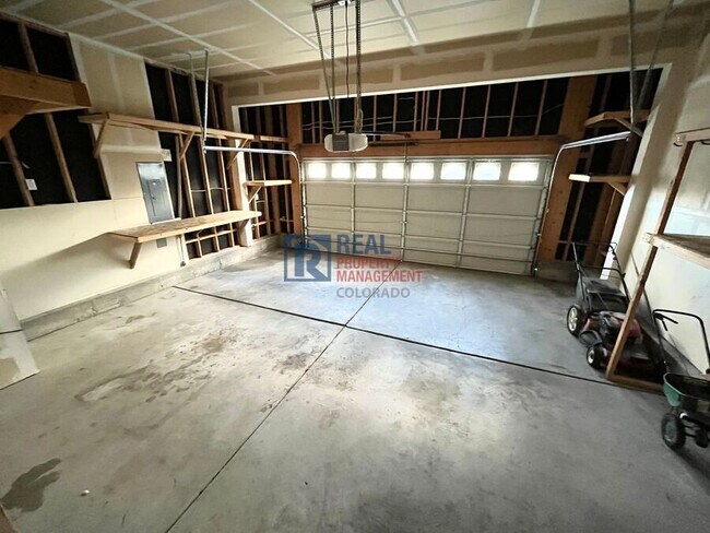 Building Photo - 10276 Deer Meadow Cir