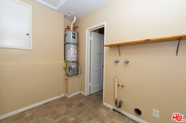 Building Photo - 6353 W 82nd St