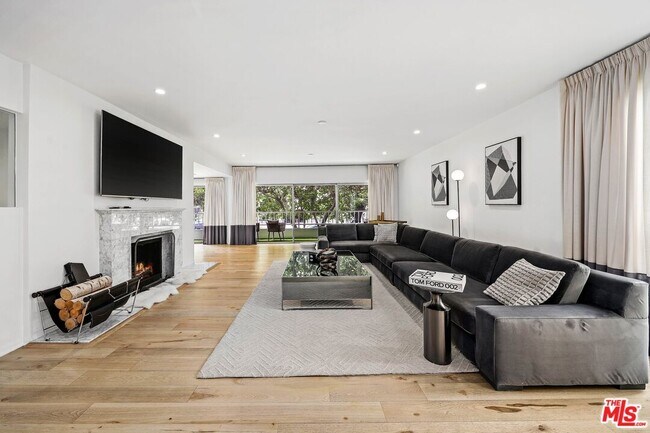 Primary Photo - 440 N Oakhurst Dr