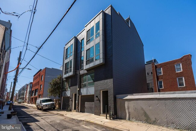 Building Photo - 1442 Hope St