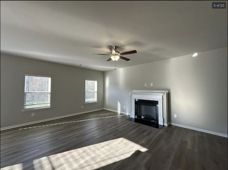 Building Photo - 9050 Stoney Waters Ct