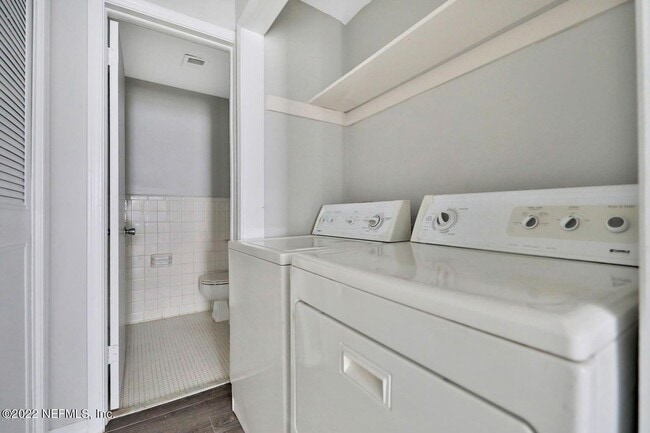 Building Photo - 7346 El Barco Rd