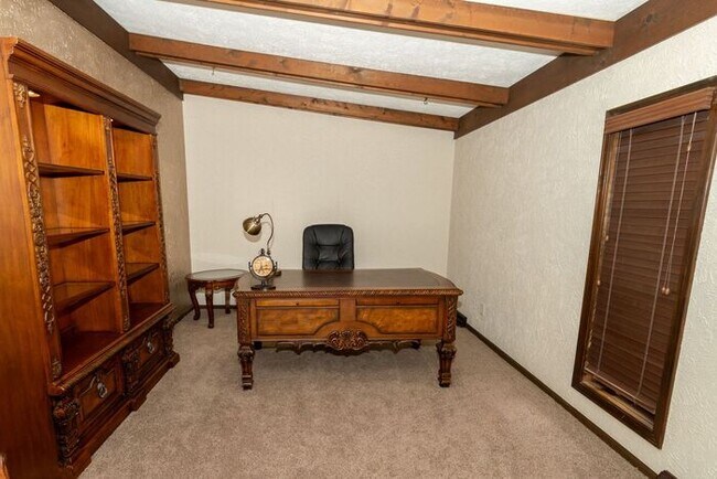 Building Photo - Prairie Lane Estates 3 bedroom ranch with spacious rooms and amenities beyond your imagination