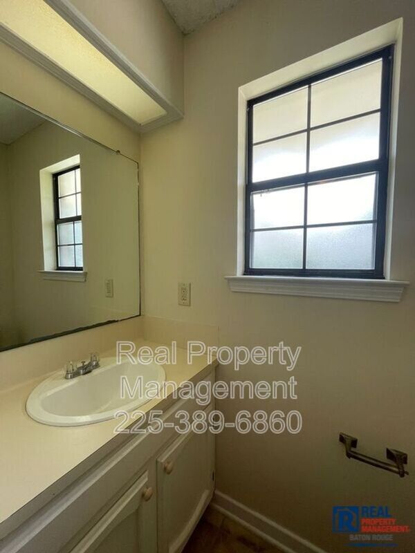 Building Photo - 1228 Beckenham Dr