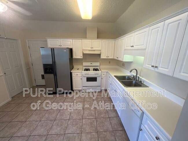 Building Photo - 127 Redford Dr